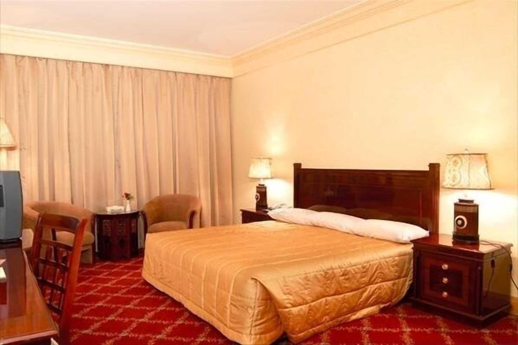 Dar Aleiman Al Haram Otel Medine Dış mekan fotoğraf A bedroom at the hotel