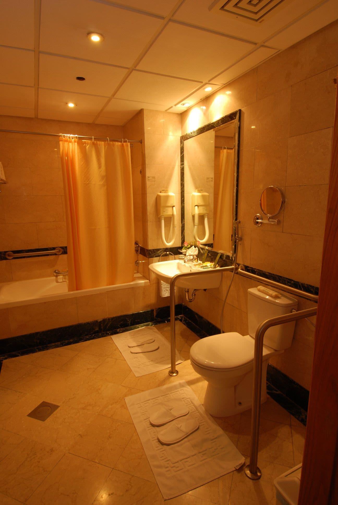 Dar Aleiman Al Haram Otel Medine Dış mekan fotoğraf A bathroom in a hotel