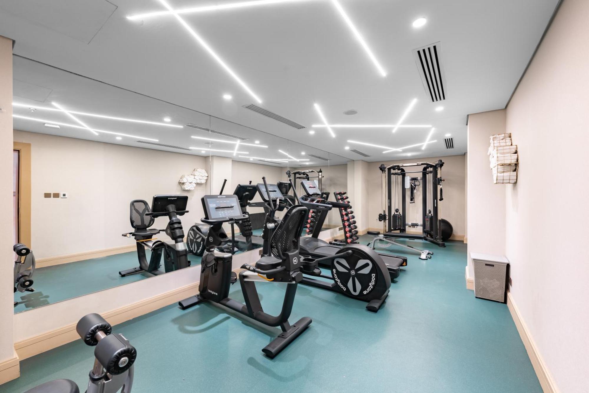 Dar Aleiman Al Haram Otel Medine Dış mekan fotoğraf The gym at the hotel