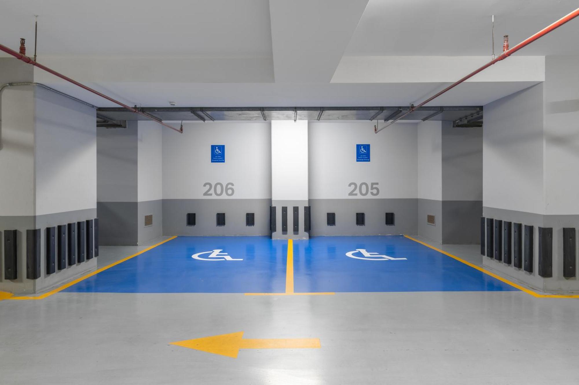 Dar Aleiman Al Haram Otel Medine Dış mekan fotoğraf Disabled parking at the airport