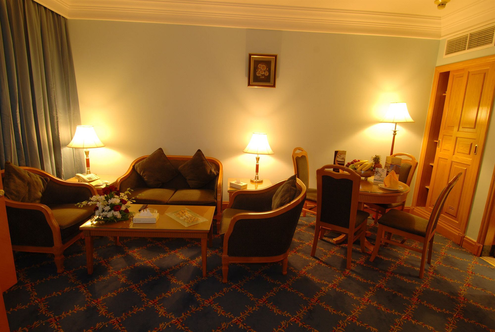 Dar Aleiman Al Haram Otel Medine Dış mekan fotoğraf A suite at the hotel