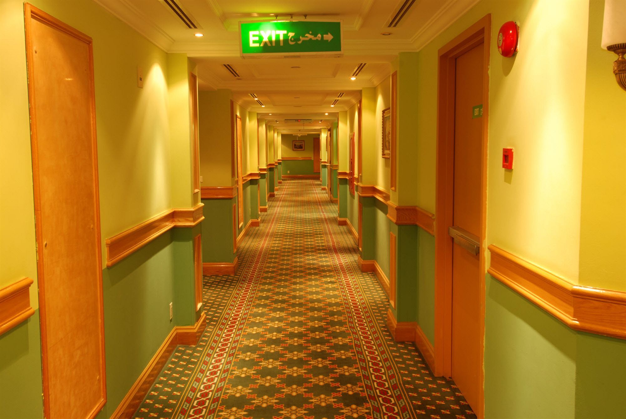 Dar Aleiman Al Haram Otel Medine Dış mekan fotoğraf A typical hotel corridor