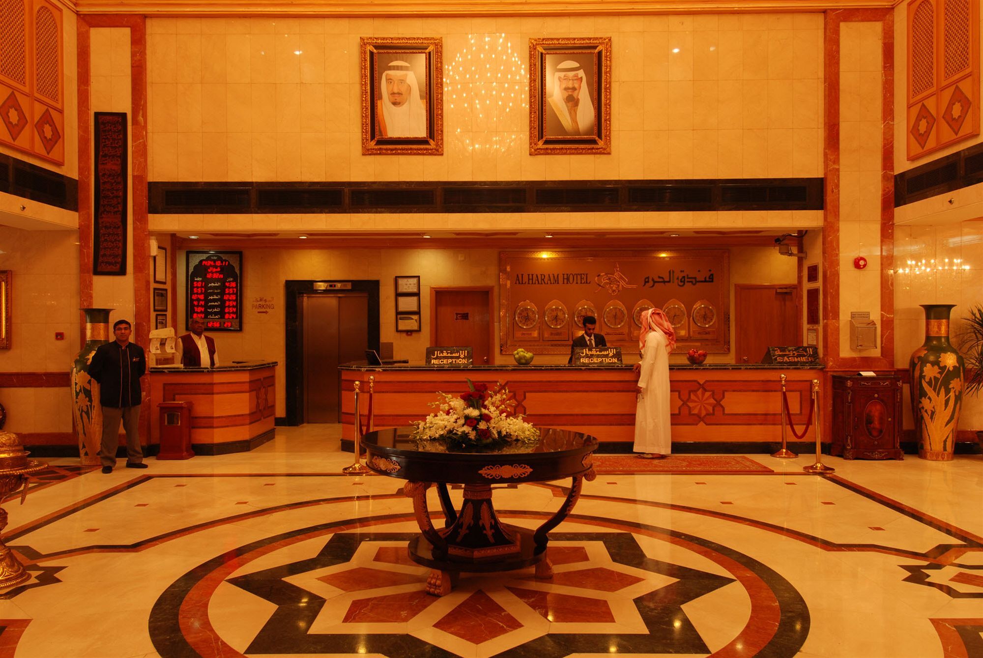 Dar Aleiman Al Haram Otel Medine Dış mekan fotoğraf The lobby of the hotel