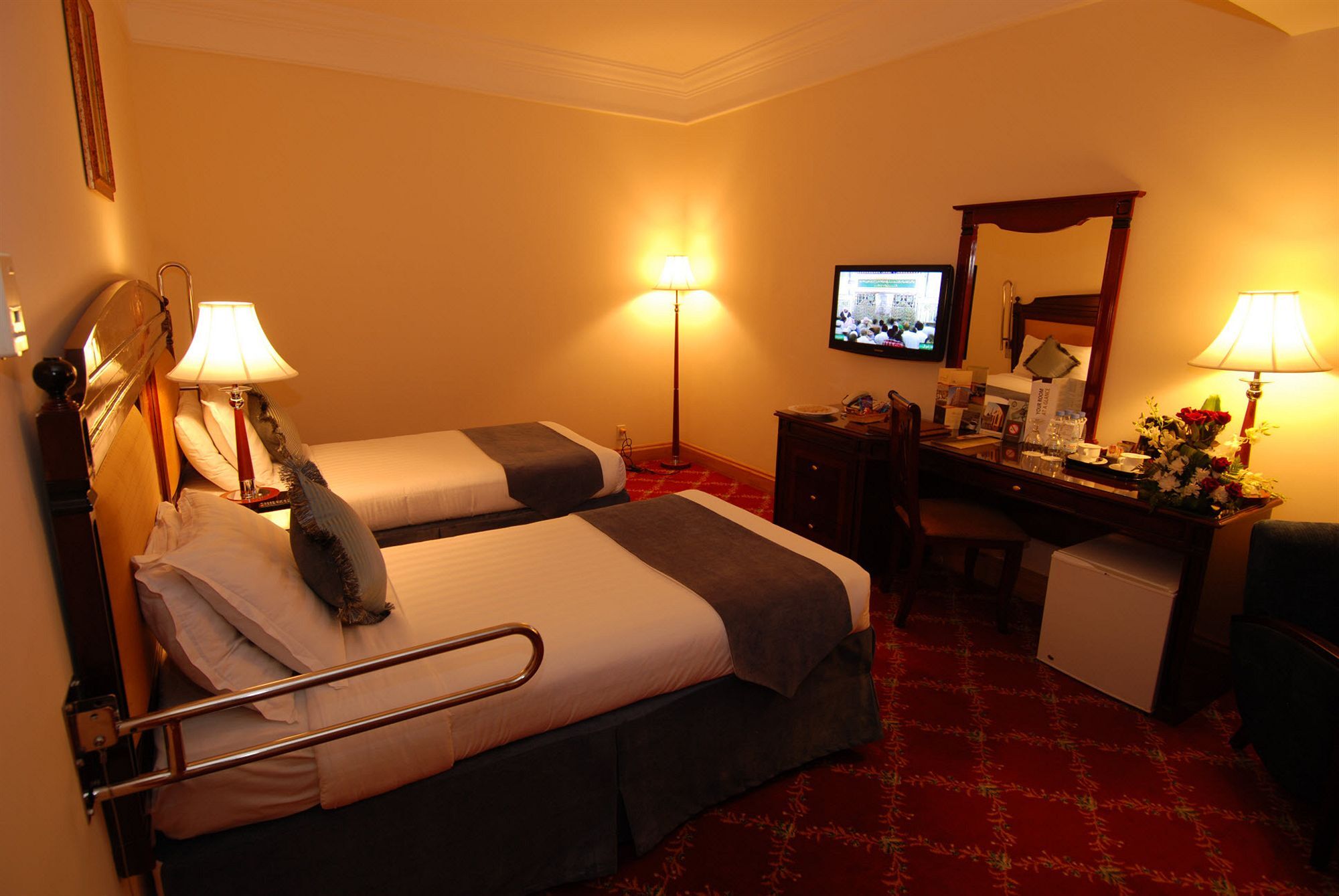 Dar Aleiman Al Haram Otel Medine Dış mekan fotoğraf A room at the hotel
